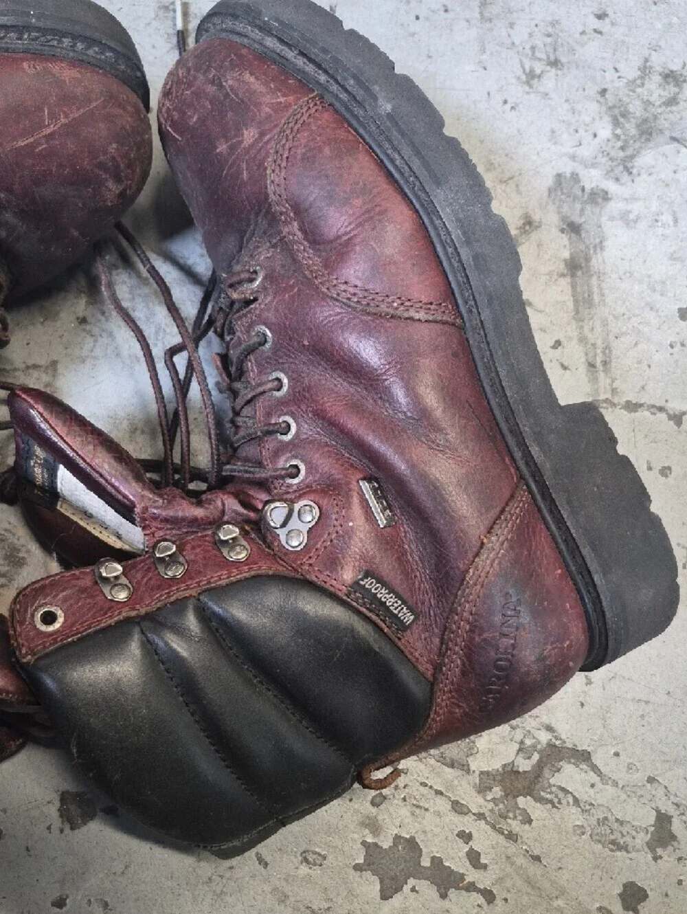 Men's Lace-Up Leather Work Boots - Burgundy